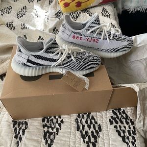 Yeezy Boost 350 V2 Zebra new with tags in original box 6.5 Men’s